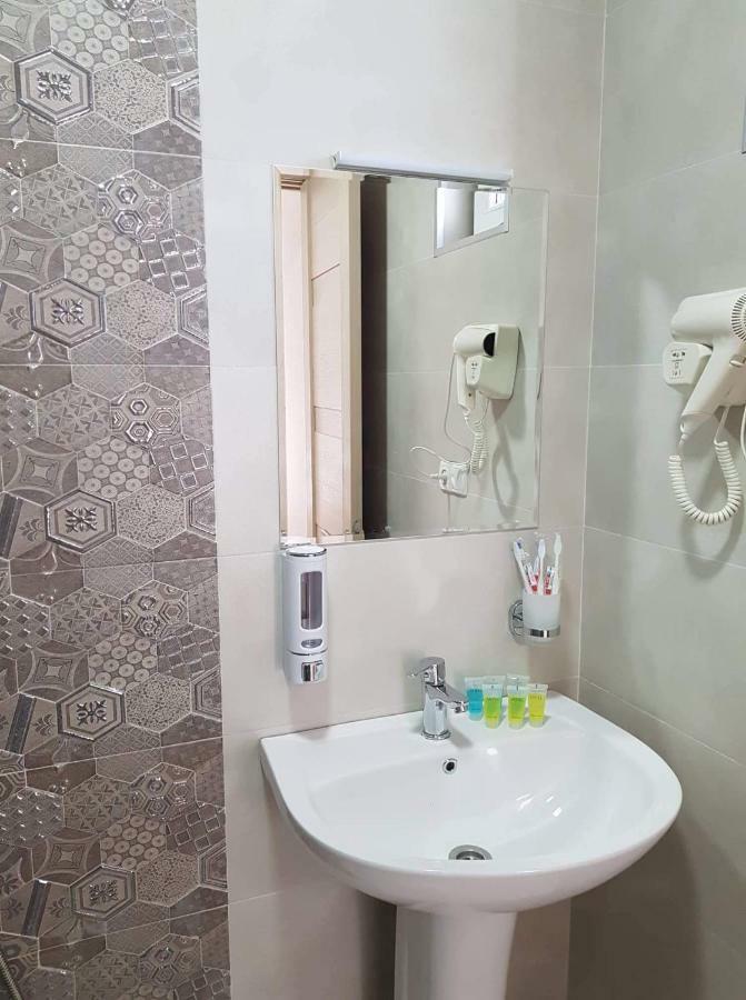 קזבגי Baqari Inn מראה חיצוני תמונה