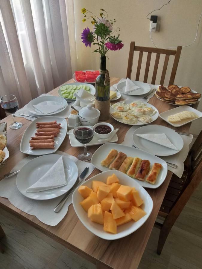 קזבגי Baqari Inn מראה חיצוני תמונה